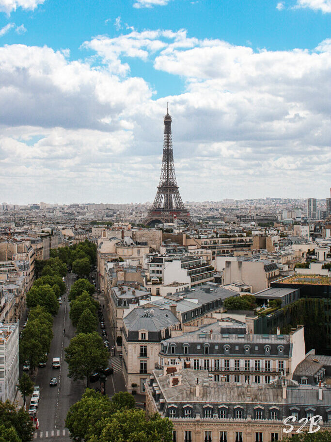 Photo de la Tour Eiffel depuis le haut de l'Arc de Triomphe.